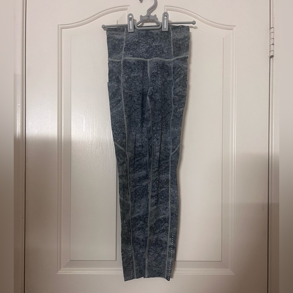 Lululemon Fast & Free Tight 7/8 II Nulux 25 in Area Ice Grey size 2 - Picture 5 of 8
